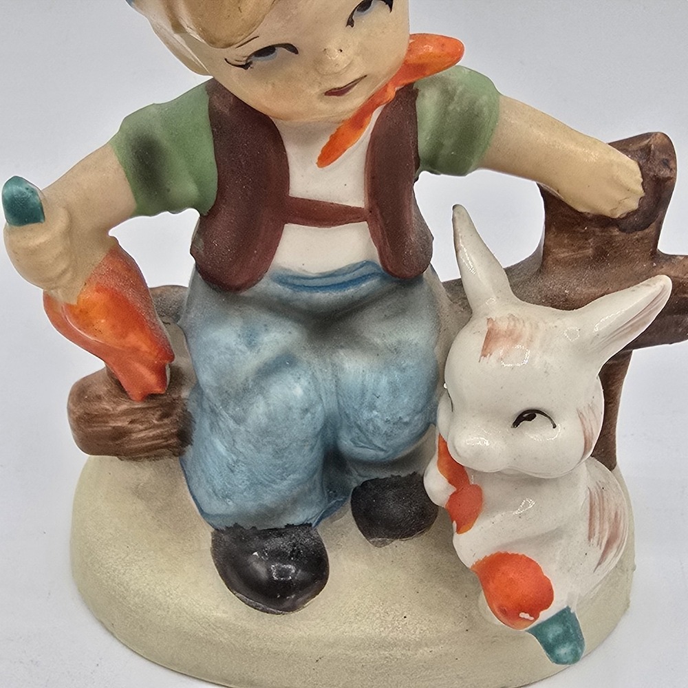 Vtg BOY and BUNNY Figurine with Carrots Made and‎ Hand-Painted in Postwar Japan - Picture 3 of 11